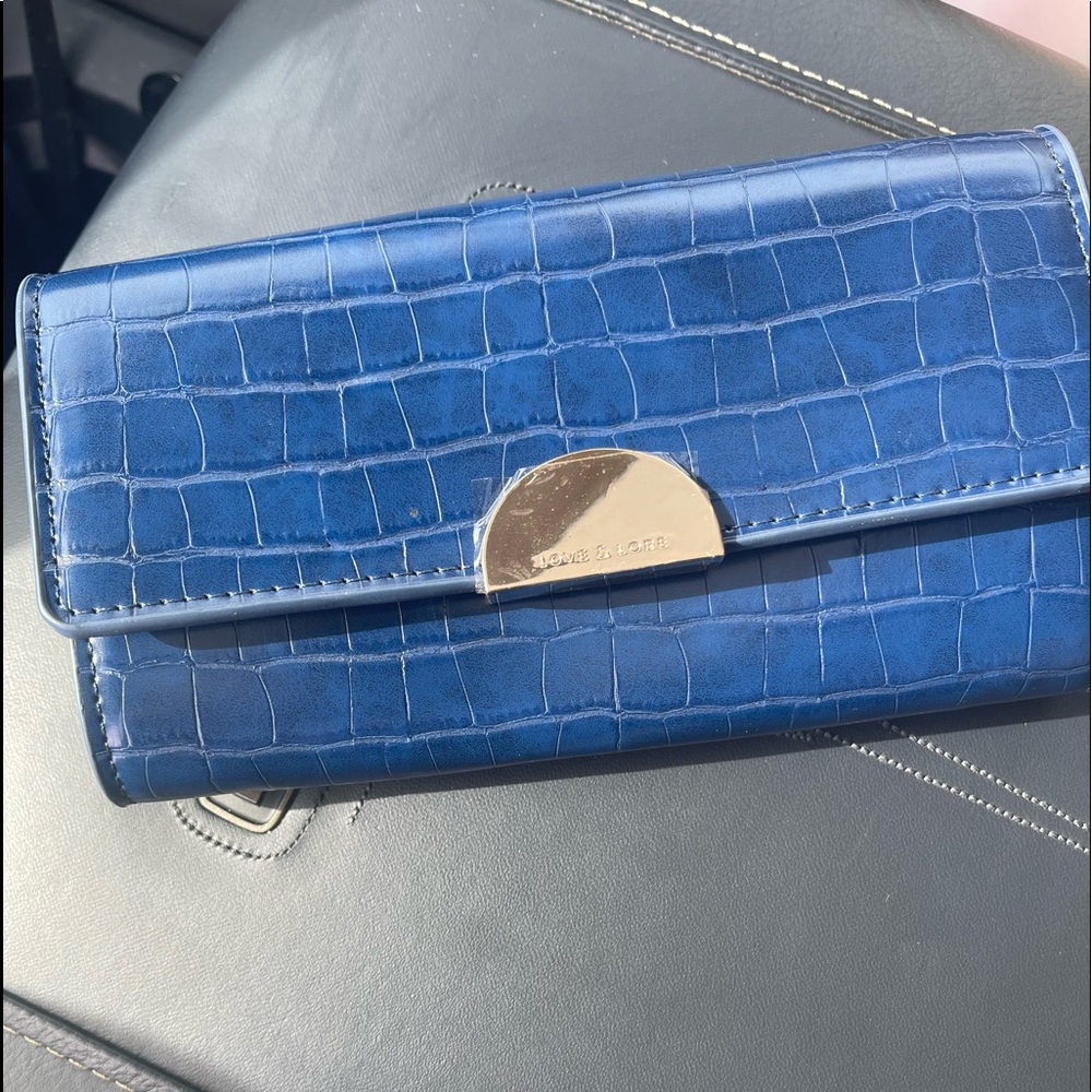 🛑NWT Love and Lore Wallet🛑